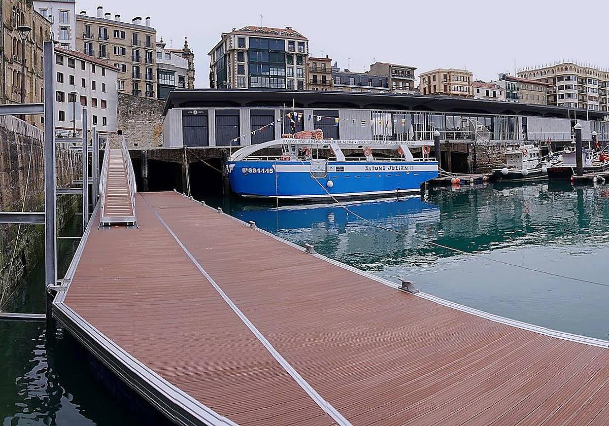 Rescatan a una mujer que se había caído al agua en el Puerto de San